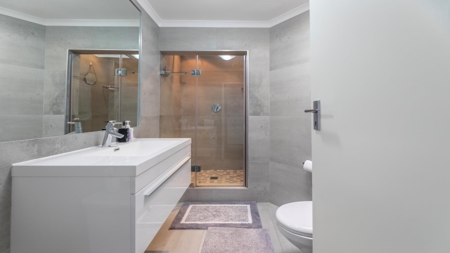 2 Bedroom Property for Sale in Sea Point Western Cape